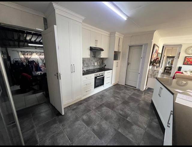 3 BEDROOM HOUSE FOR SALE IN GREENHILLS